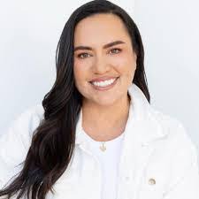 Judy Prado's Instagram, Twitter & Facebook