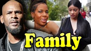 Kelly's girlfriend charged after fight at singer's condo. R Kelly Family With Children Girlfriend And Wife Andrea Lee 2020 Sports Gallery Famous Sports Girlfriends