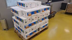 Bei unserer sehr gut besuchten letzten Hunde- Katzenfutter- und  Lebensmittelausgabe vor ca. 3 Wochen waren unsere 3 Autos wieder bis unter  die Decke mit Spendenwaren befüllt. Hunde- und Katzenfutter wurde wie immer