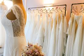 Sie können hochzeitsmode nach ihren wunschen kaufen. Brautmode Bei Salzburg Erlebe Kussdiebraut Brautkleider In Golling
