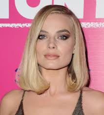 Margot Robbie is peachy keen