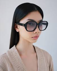 A timeless silhouette elevated by gold-tone hardware, shop the Balenciaga  Rodeo handbag. #CETTIRE #Balenciaga