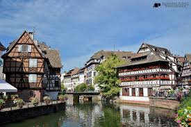 Quartier Celebre De Strasbourg La Petite France Est Une Venise Du Nord Avec Ses Canaux Et Ses Ruelles Etroites Datant Du Strasbourg Strasbourg France France