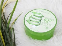 I've read that aloe vera is not a significant source of moisture so what exactly is the marketing goal here? 17 Manfaat Nature Republik Aloe Vera Lengkap