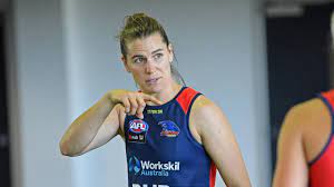 Chelsea randall 🏉aflw adelaide crows player 🌎amazing race s0.2 🐶 koda & lenny 🛠 handy randy 'life's short.so do more of the things that bring you joy'. Aflw 2020 Chelsea Randall Knee Injury Adelaide Captain To Miss Afl Womens Season Erin Phillips