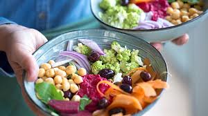 For the next two weeks, you'll eat between 14 and 26 grams of net carbs (total carbs minus fiber) per day. Low Carb Diet Beginner S Guide Food List Meal Plan Tips Everyday Health