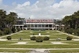 Lovely garden outside leading to a lovely tree lined place Casino Estoril Das Grosste Casino Europas Portugal Golfreisen Portugal Golf Hotel Und Golf Pakete An Der Algarve Und Lissabon