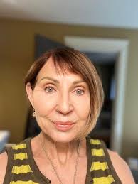 Please someone should recommend a face serum and sun screen for me 🙏