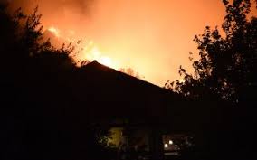 Υπό έλεγχο η φωτιά στην περιοχή αναβαργός. Orio8eth8hke H Fwtia Sthn Patra H Ka8hmerinh