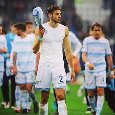 He currently plays as a defender (centre) in. Wesley Hoedt