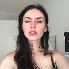 At 14, diane is an enigmatic teenager and a loner. Grafika Brunette Tumblr And Megan Fox Black Hair Pale Skin Black Hair Hazel Eyes Hair Pale Skin