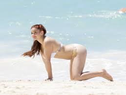 I see your camel toe. Sexy Celebs Showing Off Their Toned Beach Bodies
