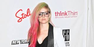 Résultat de recherche d'images pour "avril lavigne"