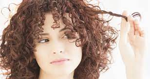 Questo look è perfetto per chi ha . Tagli Per Capelli Ricci Come Evitare L Effetto Fungo Atomico Il Decoder