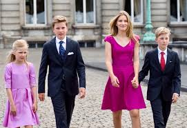Als oudste is prinses elisabeth de eerste in de volgorde van de troonsopvolging. Nati Belgische Monarchie Monarchie Belge Belgian Monarchy Facebook