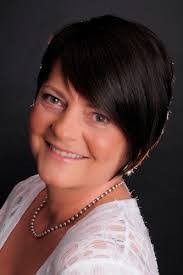 Sandra Findlay's Instagram, Twitter & Facebook