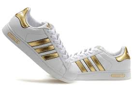 So wie ein schuh mehr ist als polsterung und schaum, gibt es für uns mehr als nur das produkt. Megalopolis Ideologia Banos Adidas Schuhe Weiss Gold Inmoralidad Sociologia Carolino