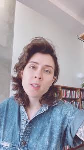 Sara Posting Encouragement: Tegan and Sara Kiss