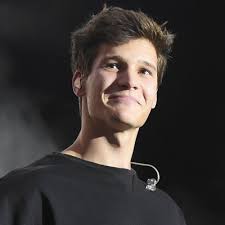 Im duell mit schauspieler edin hasanovic konnte sich sänger. Schlag Den Star Wincent Weiss Nimmt Es Mit Edin Hasanovic Auf Bigfm