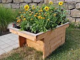 Hochbeete sind nicht nur ein blickfang im garten und auf dem balkon, die erhöhten beete erleichtern auch die arbeit beim gärtnern. Unterfahrbares Hochbeet Fur Leichtere Gartenarbeit Nullbarriere