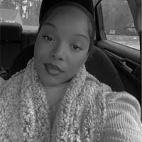 Selina Clark's Instagram, Twitter & Facebook