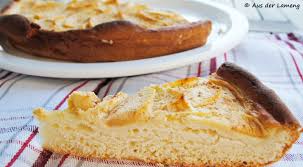 In einer großen schüssel mit einem mixer mit schneebesenaufsatz eier und kristallzucker auf hoher geschwindigkeit schlagen, bis sie blass und leicht eingedickt sind, 1 1/2 bis 2 minuten. Apfel Rahmkuchen Ich Back S Mir Aus Der Lameng