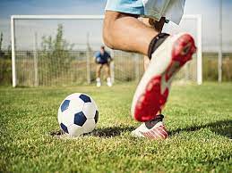 Permainan sepak bola zaman yunani kuno terkenal dengan istilah. Permainan Sepak Bola Sejarah Teknik Pengertian Peraturan Posisi