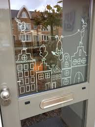 Die Fensterdeko Mit Kreidemarker Ist Der Neueste Trend Tipps Vorlagen Decovitrinenoel Eine Fensterdeko Mit Kreidemarker Er Fensterdeko Fenster Dekor Kreide