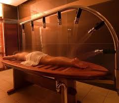 A Fully Furnished Hydrowood Spa Table With 7 Vichy Showers Spa Interior Spa Rooms Spa Shower