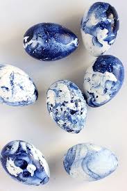 Diy Marbled Indigo Eggs Creative Easter Eggs Easter Egg Designs Easter Diy