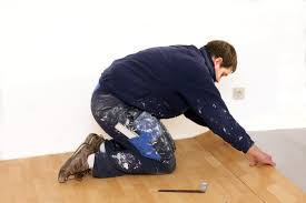 Laminatboden verlegen ist einfach, wenn sie lernen, wie man es richtig macht. Teppich Laminat Und Vinyl Den Richtigen Bodenbelag Finden Verbraucherfenster Hessen