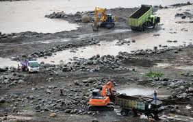 Hasil gambar untuk eksploitasi sumber daya alam