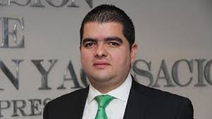 Suspenden e inhabilitan a Julián Bedoya por irregularidades en el título  universitario