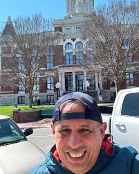 Hoy visité la sede Alcaldía de #clarksville y el Palacio de Justicia  Muestran elegancia y pertinencia #Tennessee @bracamonte_oficial  @cafefm_online