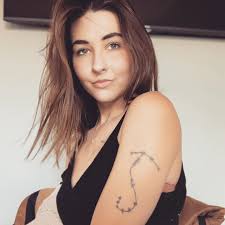 Lauren MacNaughton and Adam Looze's Wedding Website