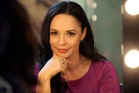 Tv&radio personality, unicef goodwill ambasador for romania, humanitarian activist. Andreea Marin È™i Iubitul Consul Se MutÄƒ ImpreunÄƒ Cum Au Fost SurprinÈ™i Cei Doi