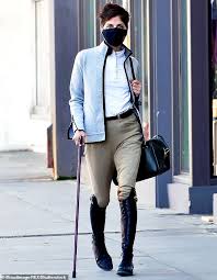 Selma blair revealed she was diagnosed with multiple sclerosis (ms), a central nervous system disease, in august 2018 and has been open about her experience with the condition. Sr3ge 5ejnxrm