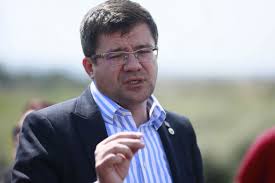 Ministrul mediului, costel alexe, a afirmat la iasi, ca este necesar ca autoritatile locale sa implementeze cat mai rapid masurile si planurile integrate privind calitatea aerului pe care si. Costel Alexe A Demisionat Din FuncÈ›ia De Ministru Al Mediului Reporter24