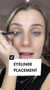 Enhance Your Eyes with Perfect Eyeliner Placement!