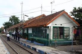 Stasiun Cilegon Clg Adalah Stasiun Kereta Api Yang Terletak Di Kecamatan Jombang Kota Cilegon Banten Stasiun Cilegon Mulai Dibuka Pada Indonesia Api Kota