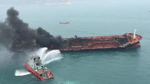 Incendie Un Petrolier En Flammes Au Large De Hong Kong
