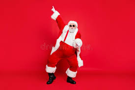 E poi ci sono le perle, come quella di. Foto Di Bello Vecchio E Grasso Ciccione Bizzarro Babbo Natale In Occhiali Ballano Con La Mano Alzata In Stile Fotografia Stock Immagine Di Costume Grande 158258264