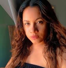 Janet Posada's Instagram, Twitter & Facebook