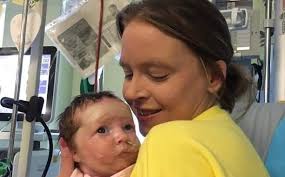 Miminko prodělalo operaci srdce. Když mohlo domů, matce diagnostikovali  rakovinu