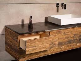 Schaffen sie eine freundliche atmosphäre! Pretty Inspiration Badezimmermobel Antik Badezimmer Badezimmermobel Holz Badmobel Holz Badezimmer