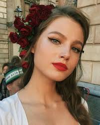 Pin By The Sprouting Sunflower Wome On Mi Boda Red Lipstick Looks Classic Eyeliner Red Lip Makeup