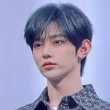 thank you zhang hao for having a beautiful face 🥹🤍