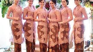 From 3.bp.blogspot.com bakul merupakan wadah seperti mangkok yang terbuat dari anyaman bambu. Model Kain Jarik Modern Lukisan