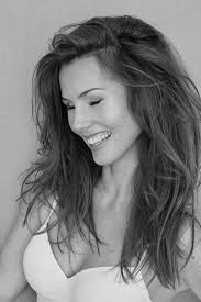 Contacteer Esther voor een muzikale meerwaarde op jouw event