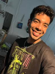 Quizz time. Anybody know the people in these pictures ?